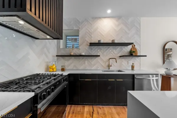 221 Clerk St, Jersey City, NJ 07305