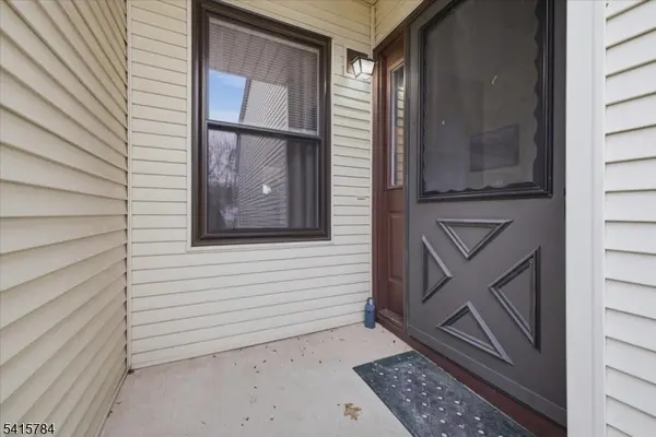 262 Spruce Ct, Raritan Twp., NJ 08822