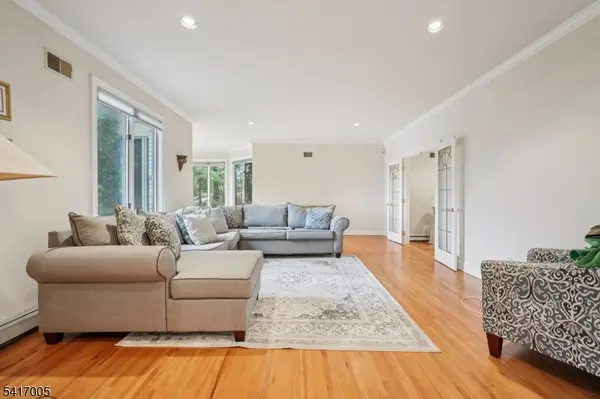 111 Chopin Dr, Wayne Twp., NJ 07470