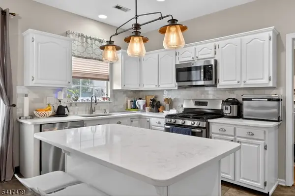 30 Cascades Ter, Branchburg Twp., NJ 08876