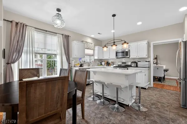 30 Cascades Ter, Branchburg Twp., NJ 08876