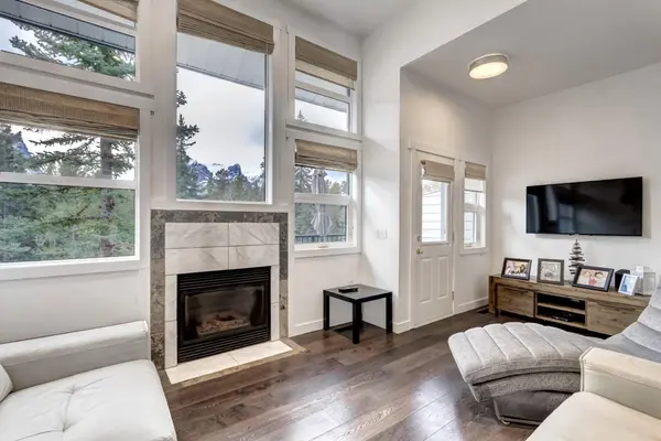 242 Benchlands TER #18, Canmore, AB T1W 1E9