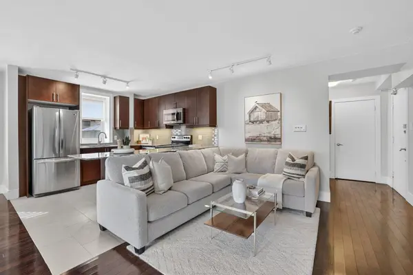 2603 Bathurst ST #106, Toronto C04, ON M6B 2Z6