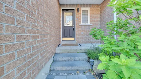 22 Macintyre LN, Ajax, ON L1T 3X3