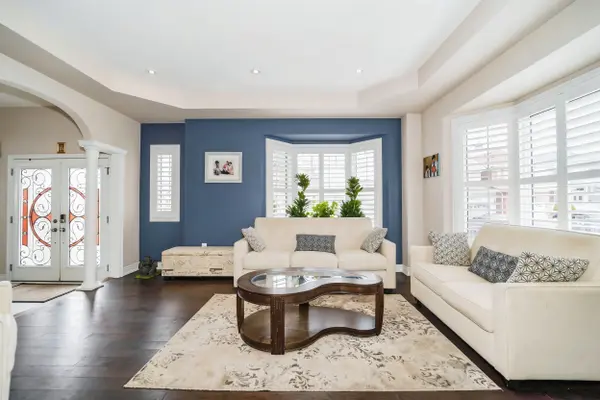 63 Sharplin DR, Ajax, ON L1Z 0P4