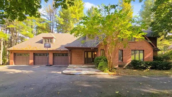 465 Woodland Acres CRES, Vaughan, ON L6A 1G2