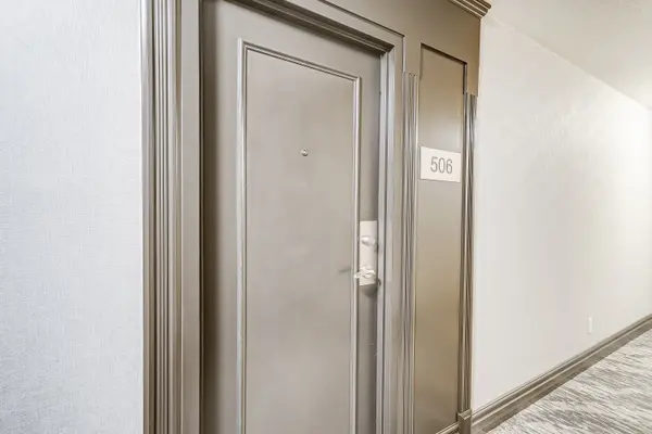 250 Davis DR #506, Newmarket, ON L3Y 7T7