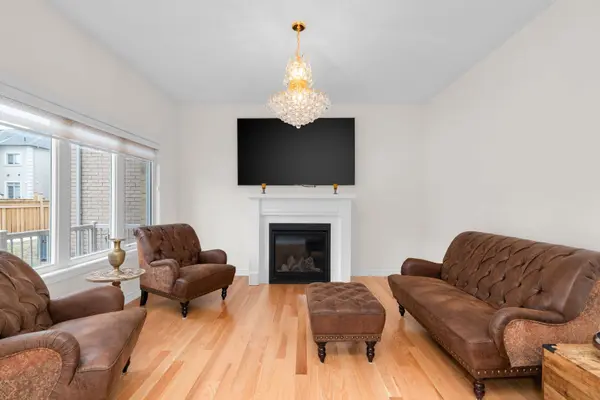 34 Valleo ST, Georgina, ON L4P 0K1