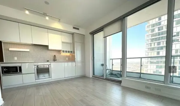 950 Portage Pkwy #2912, Vaughan, ON L4K 0J7