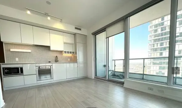 950 Portage Pkwy #2912, Vaughan, ON L4K 0J7