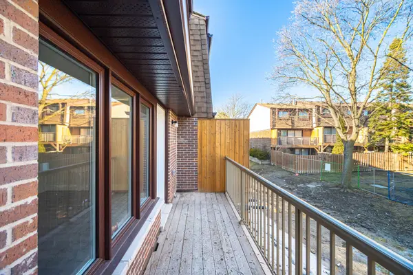 11 Plaisance RD #3, Richmond Hill, ON L4C 5H1