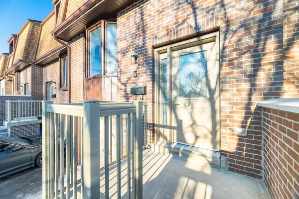 11 Plaisance RD #3, Richmond Hill, ON L4C 5H1