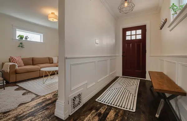 389 Ontario ST, Newmarket, ON L3Y 2K5