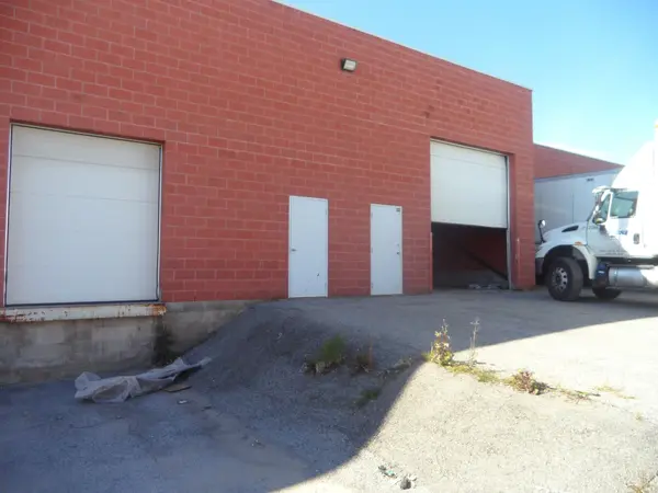 112 SAUNDERS RD #9 & 10, Barrie, ON L4N 9A8