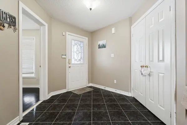 25 Meyer AVE, Barrie, ON L4M 6Y1