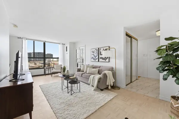 3170 Kirwin AVE #1010, Mississauga, ON L5A 3R1