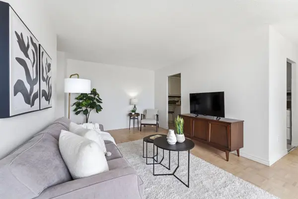 3170 Kirwin AVE #1010, Mississauga, ON L5A 3R1