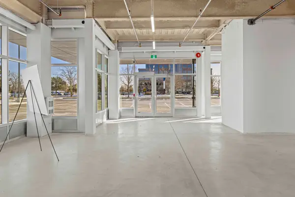 2645 Skymark AVE #102, Mississauga, ON L4W 4H2