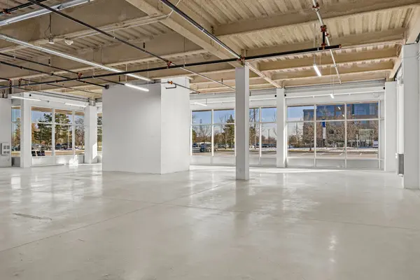 2645 Skymark AVE #102, Mississauga, ON L4W 4H2