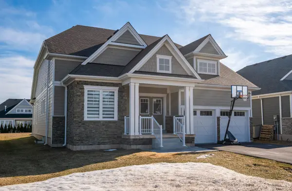 103 Laurens LN, Georgian Bluffs, ON N0H 1S0