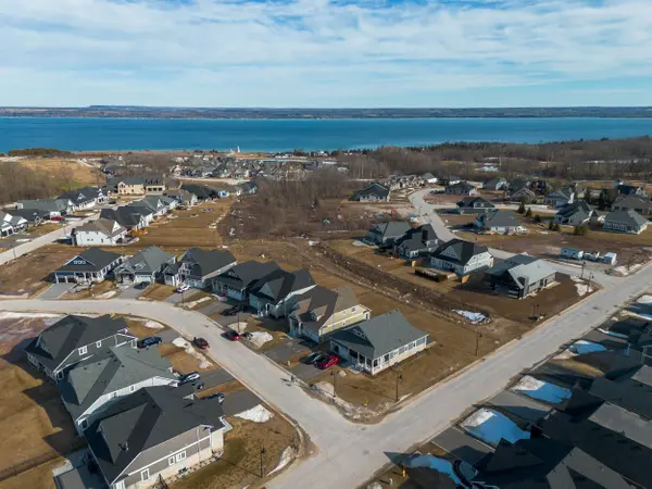 103 Laurens LN, Georgian Bluffs, ON N0H 1S0