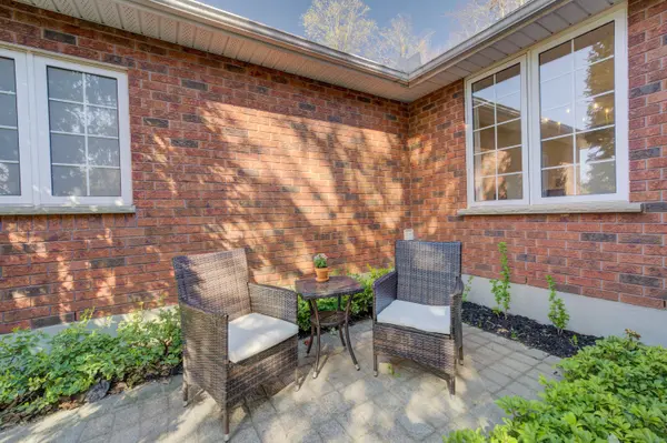 439 Northlake DR, Waterloo, ON N2V 1Y6