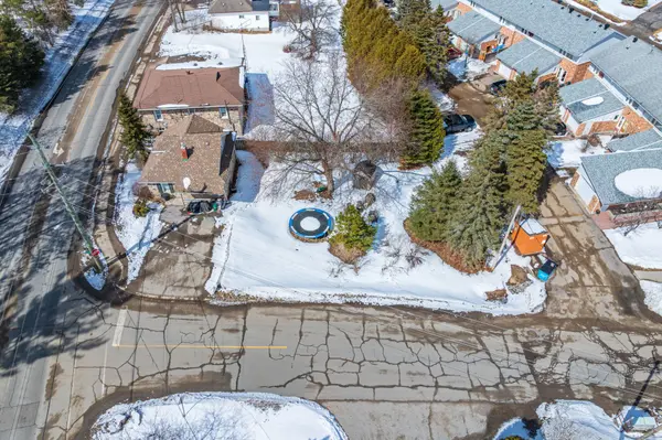 60 West RD W, Huntsville, ON P1H 1L8