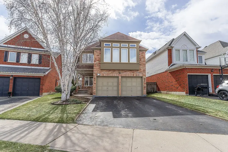 37 Wetherburn DR, Whitby, ON L1P 1M7