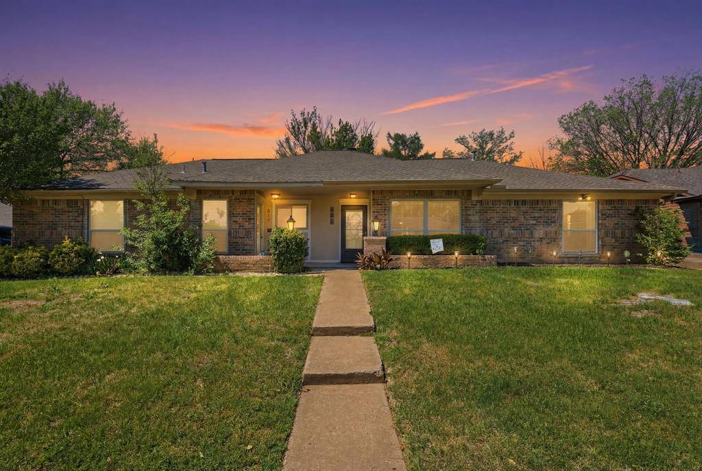 819 Blessing Creek Drive, Euless, TX 76039