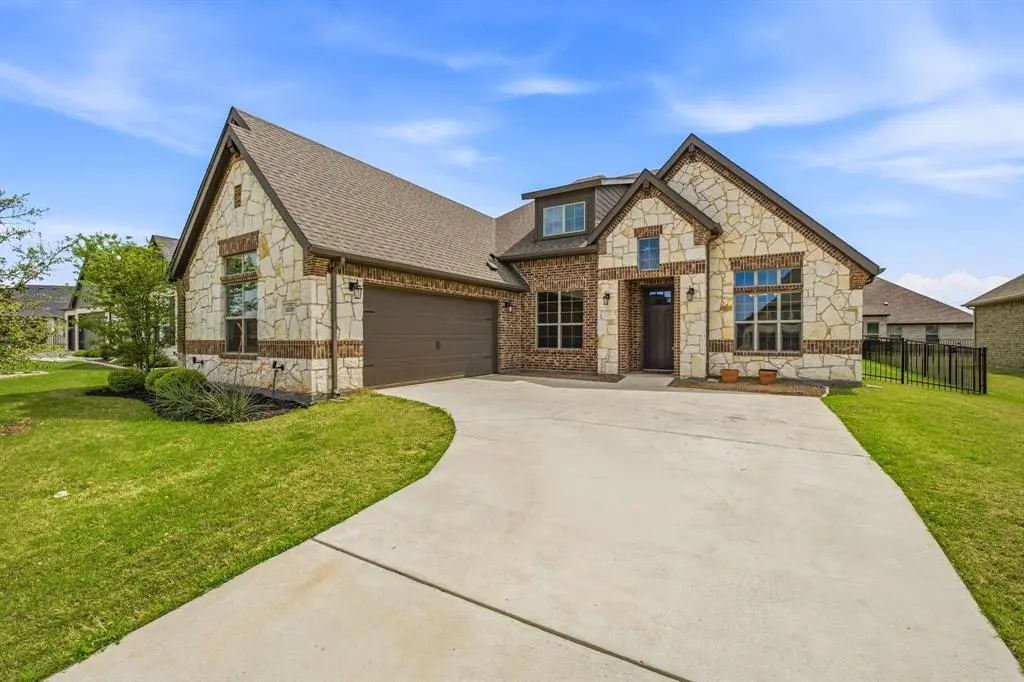 1038 Mickelson Drive, Granbury, TX 76048