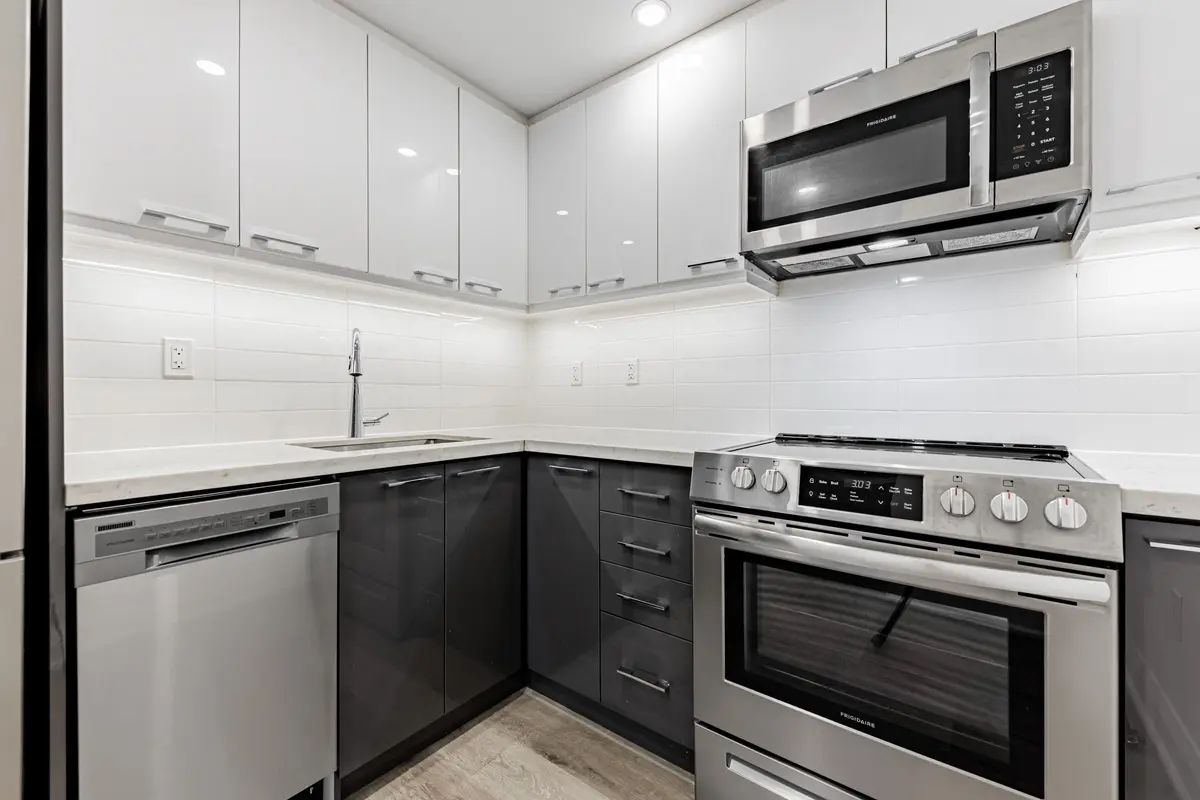 191 Sherbourne ST #1002, Toronto C08, ON M5A 3X1