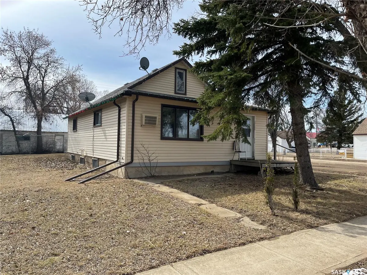 101 2nd AVENUE E, Lafleche, SK S0H 2K0