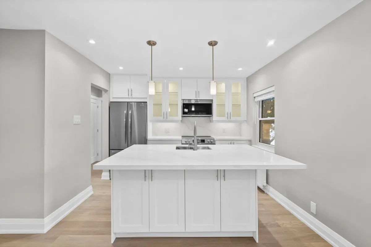 2665 Bloor ST W #3, Toronto W08, ON M8X 1A4