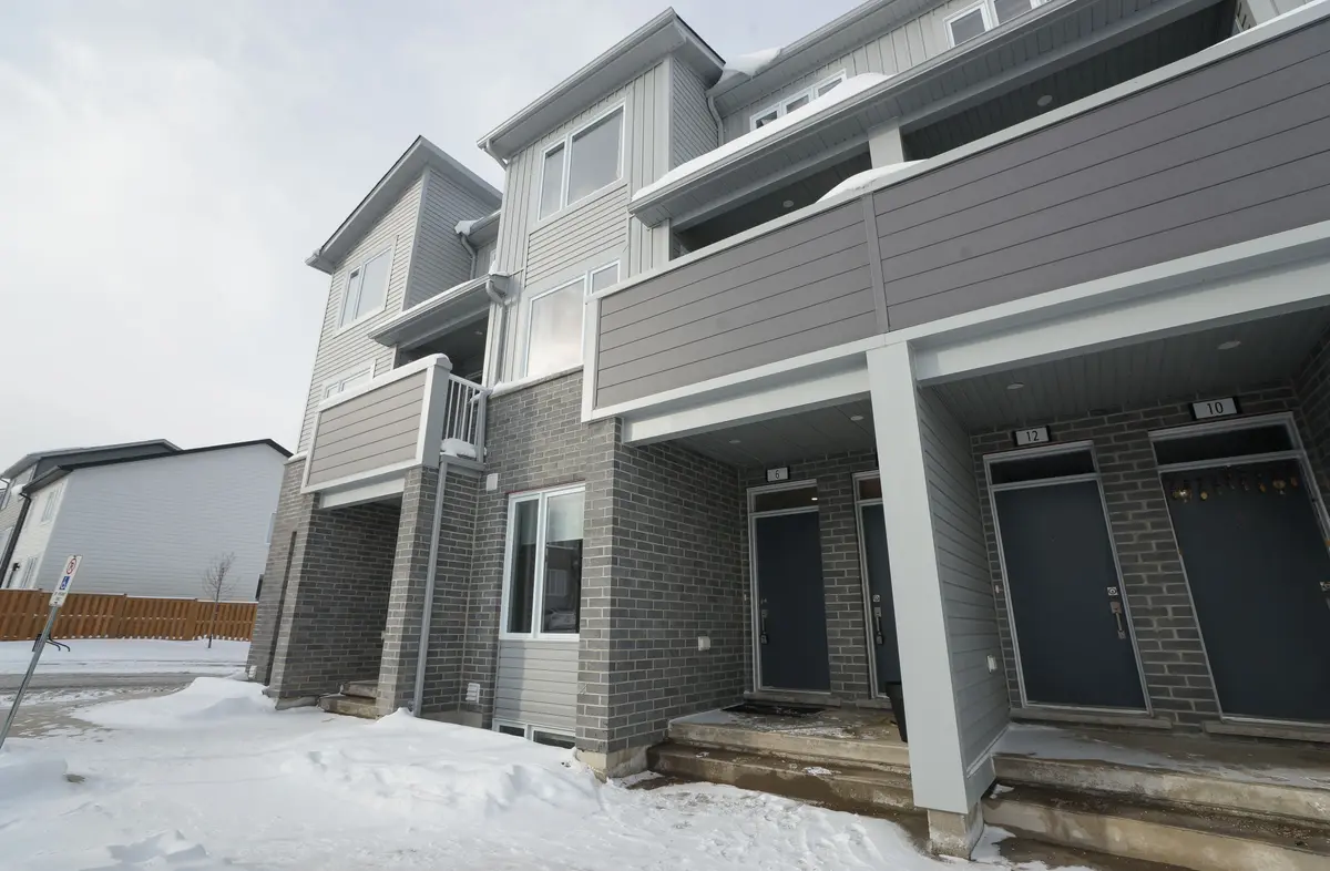 925 Deveron CRES #6, London South, ON N5Z 5A4