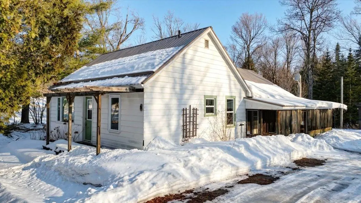 9 Quarry RD, Bancroft, ON K0L 1C0