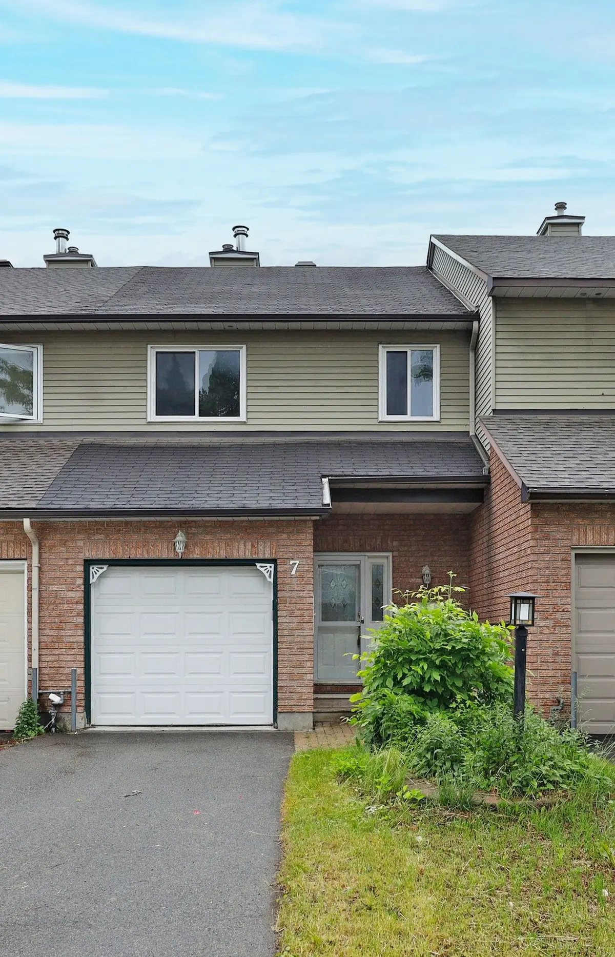 7 Rueter ST, Barrhaven, ON K2J 3V7