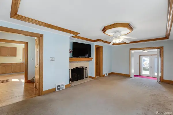 29436 Walnut ST, Flat Rock, MI 48134