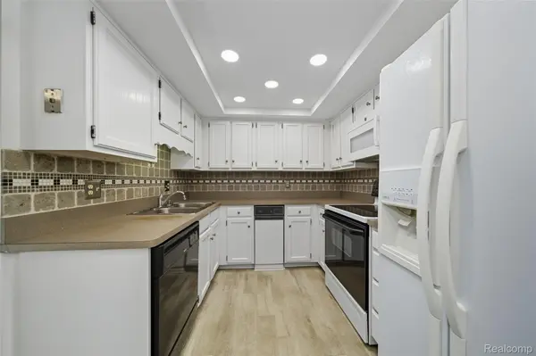 19710 W 13 Mile RD #108, Beverly Hills Village, MI 48025