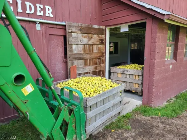 25 Clove Rd, Wantage Twp., NJ 07461