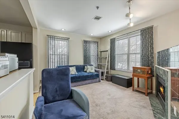 240 Cambridge Ct, Clifton City, NJ 07014