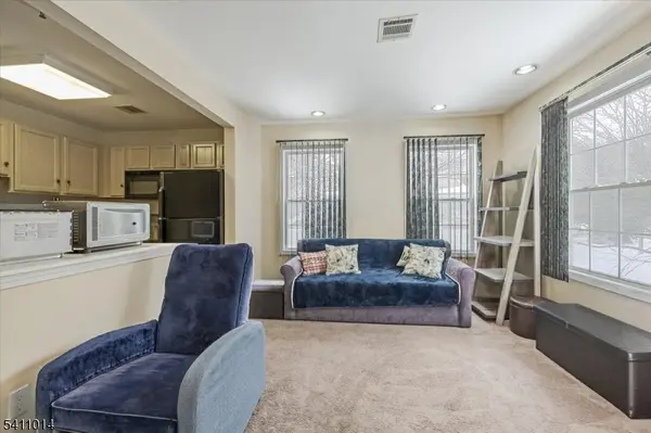 240 Cambridge Ct, Clifton City, NJ 07014