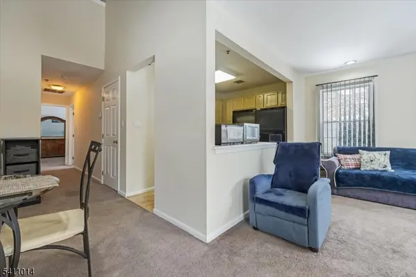 240 Cambridge Ct, Clifton City, NJ 07014