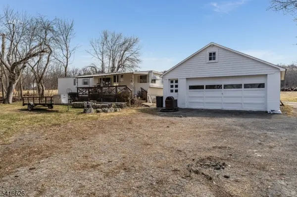 49 Valley Rd, Hampton Boro, NJ 08827