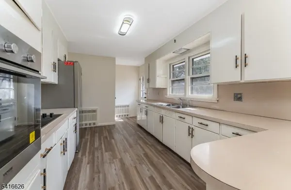 49 Valley Rd, Hampton Boro, NJ 08827