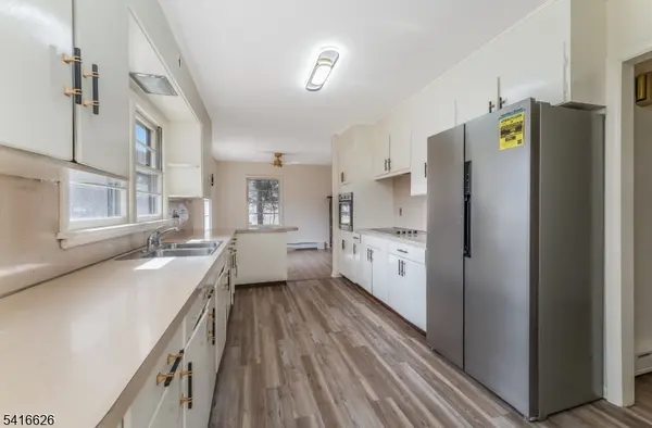 49 Valley Rd, Hampton Boro, NJ 08827