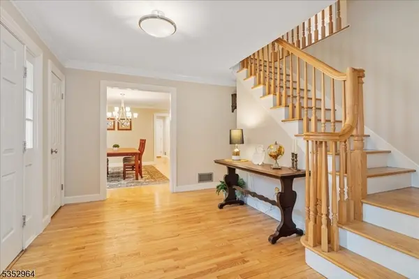 3 Beaver Brook Dr, Washington Twp., NJ 07853