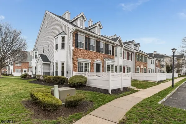 382 Hadleigh Ln, North Brunswick Twp., NJ 08902