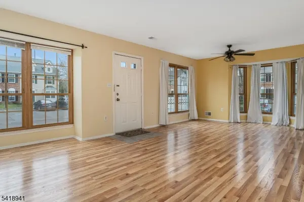 382 Hadleigh Ln, North Brunswick Twp., NJ 08902