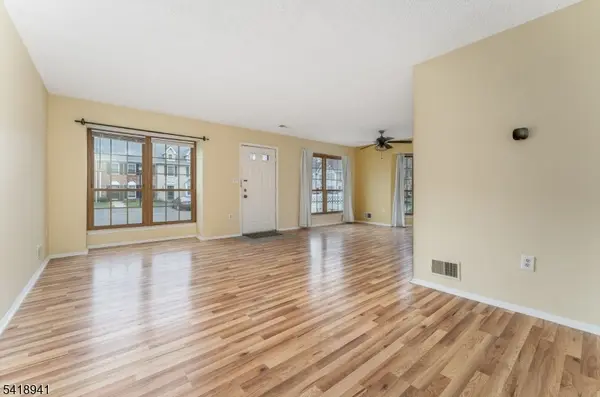 382 Hadleigh Ln, North Brunswick Twp., NJ 08902