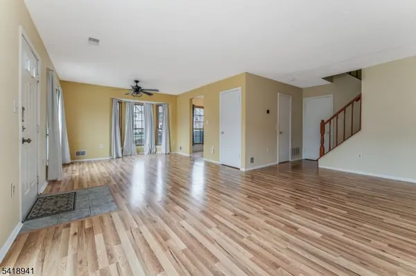 382 Hadleigh Ln, North Brunswick Twp., NJ 08902